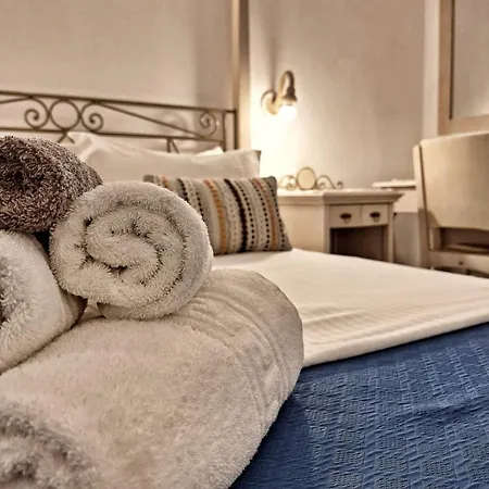 Hébergement de vacances Karnagio - Traditional Seafront House *