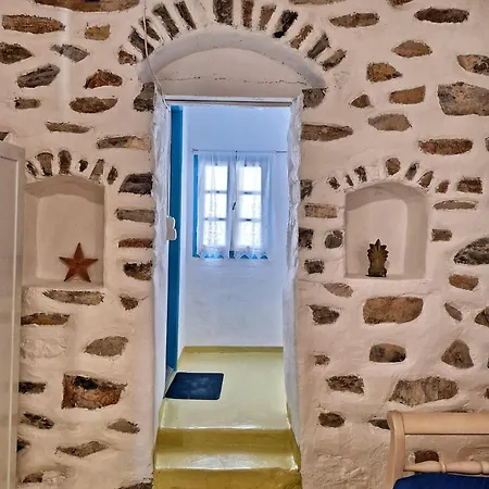 Karnagio - Traditional Seafront House Hébergement de vacances