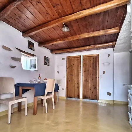 Ferienhaus Karnagio - Traditional Seafront House