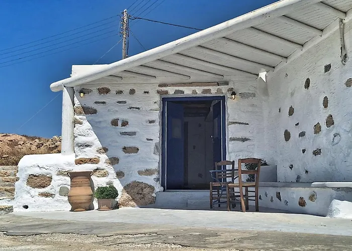 Karnagio - Traditional Seafront House *