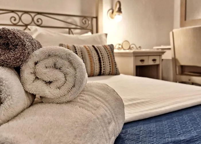 Сasa de vacaciones Karnagio - Traditional Seafront House *