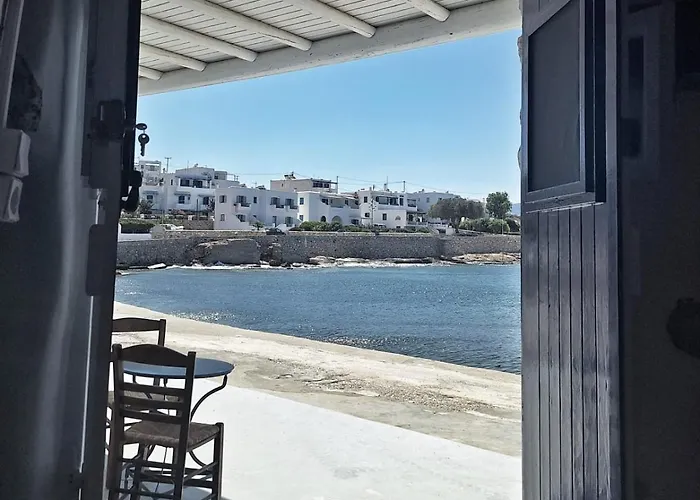 Сasa de vacaciones Karnagio - Traditional Seafront House