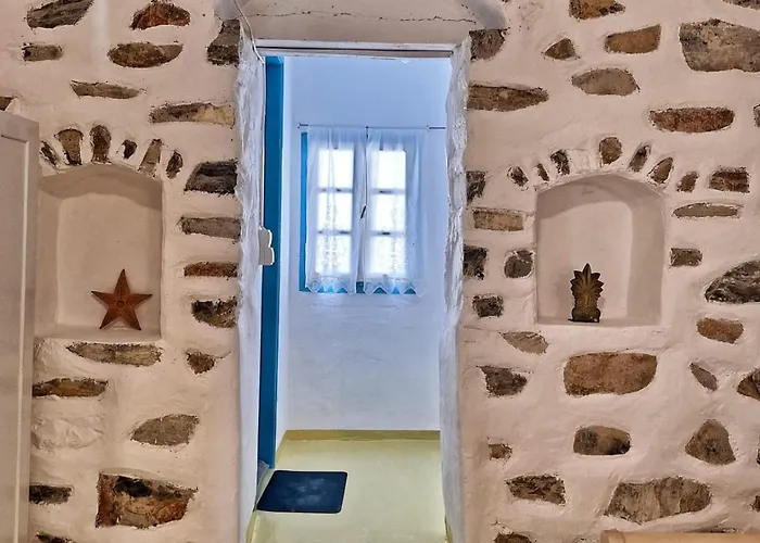 Karnagio - Traditional Seafront House Сasa de vacaciones